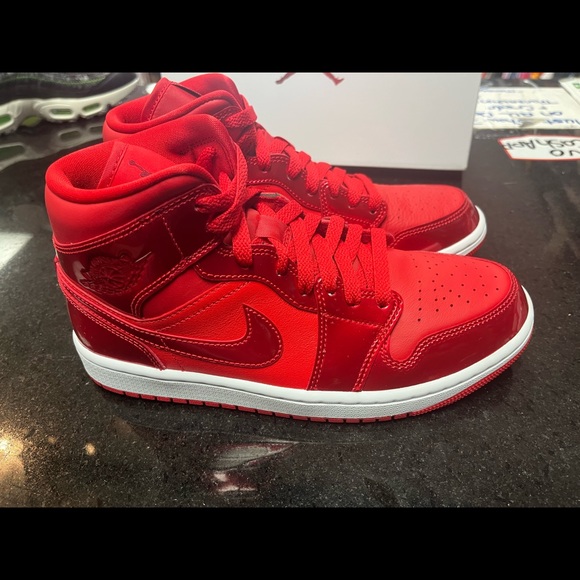 Sz Various Jordan 1s all red nwb - Picture 6 of 7